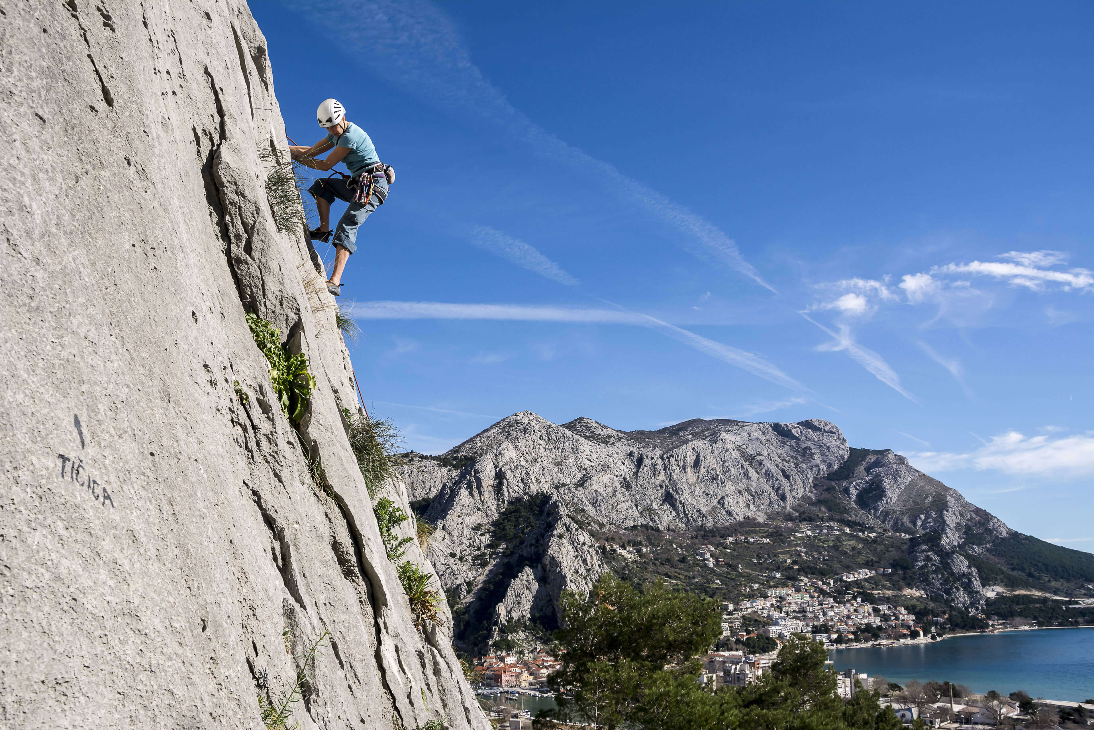 Climb under. Скалолазание. Лазить по горам. Rock Climbing. Лазать по горам.